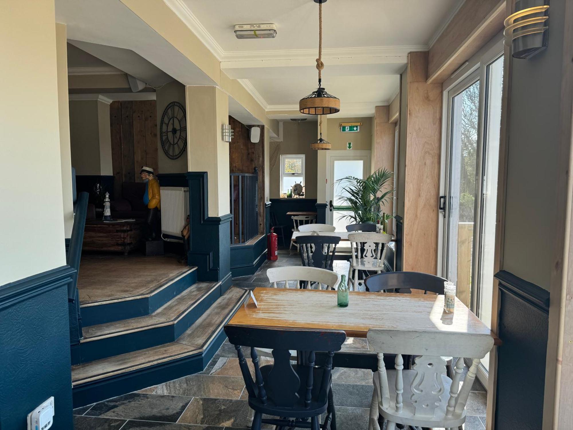 The Harbour Bar & Bistro Hotel